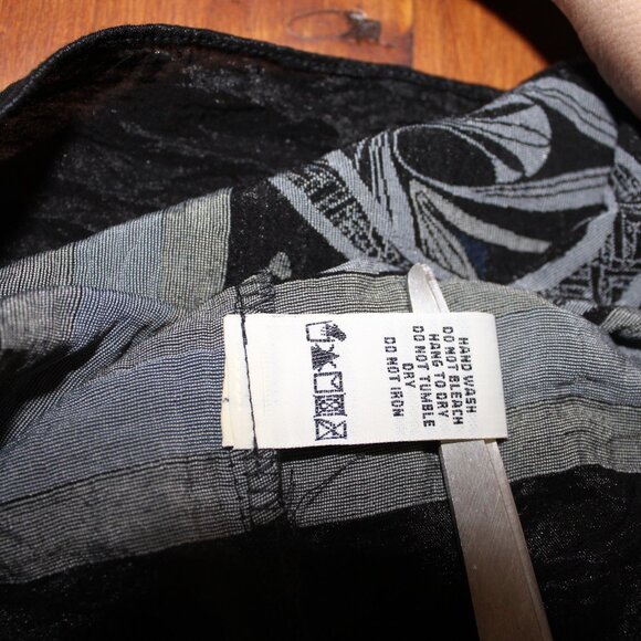 SALE Max Studio Black / Silver Geometric Design V-neck Smocked Dress S SMALL EUC - Picture 16 of 16